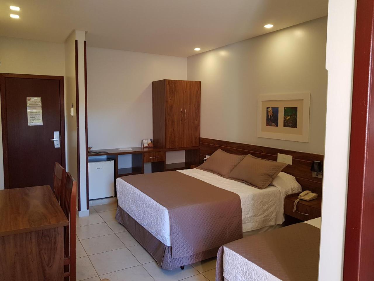 Hotel Das Palmeiras Paracatu Exterior photo